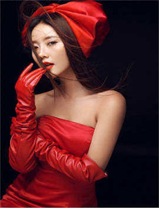 未来世界电影-狐狸眼男星是谁